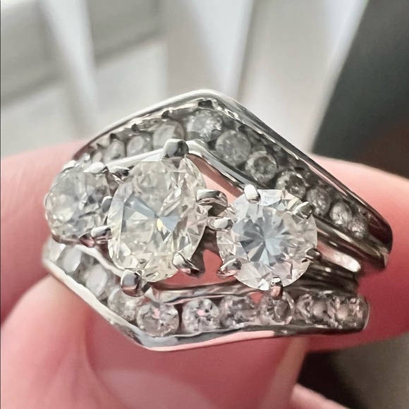 Beautiful Diamond Wedding Set - Picture 2 of 11